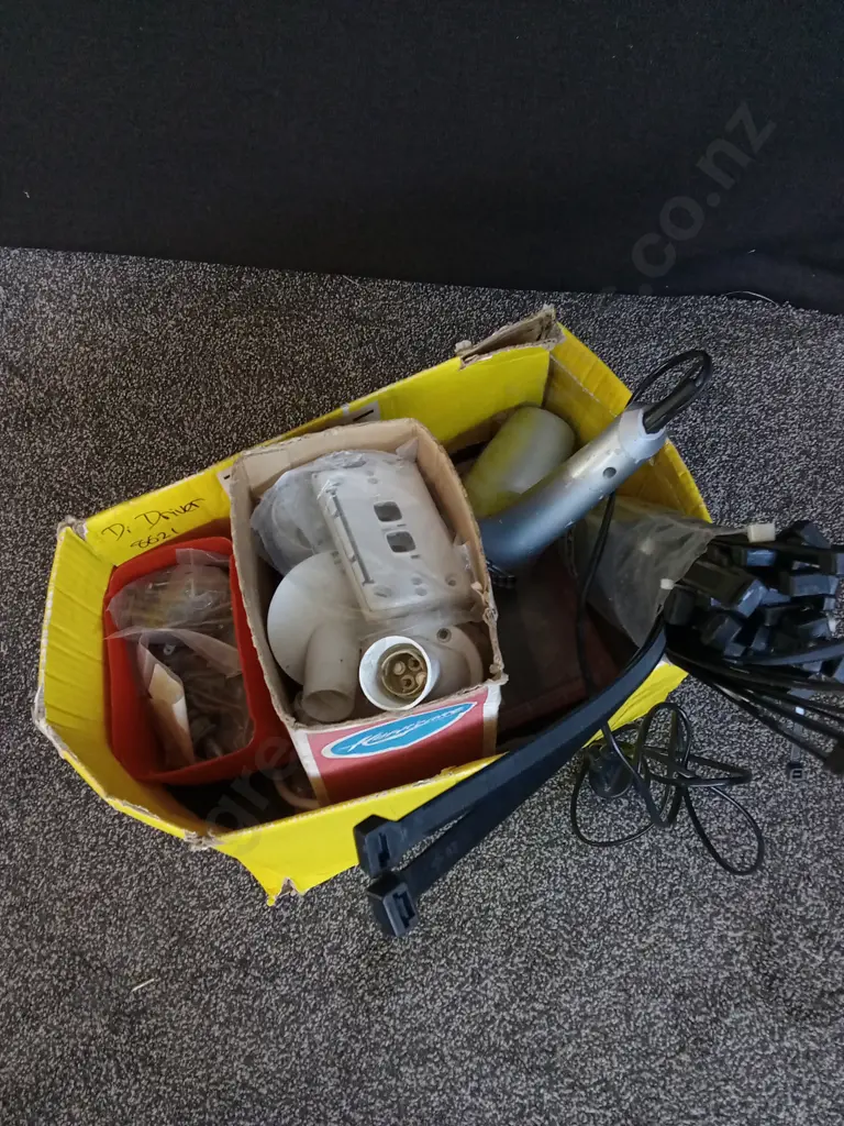 MISCELLANEOUS MIX OF TOOLS AND HARDWARE Image 1++