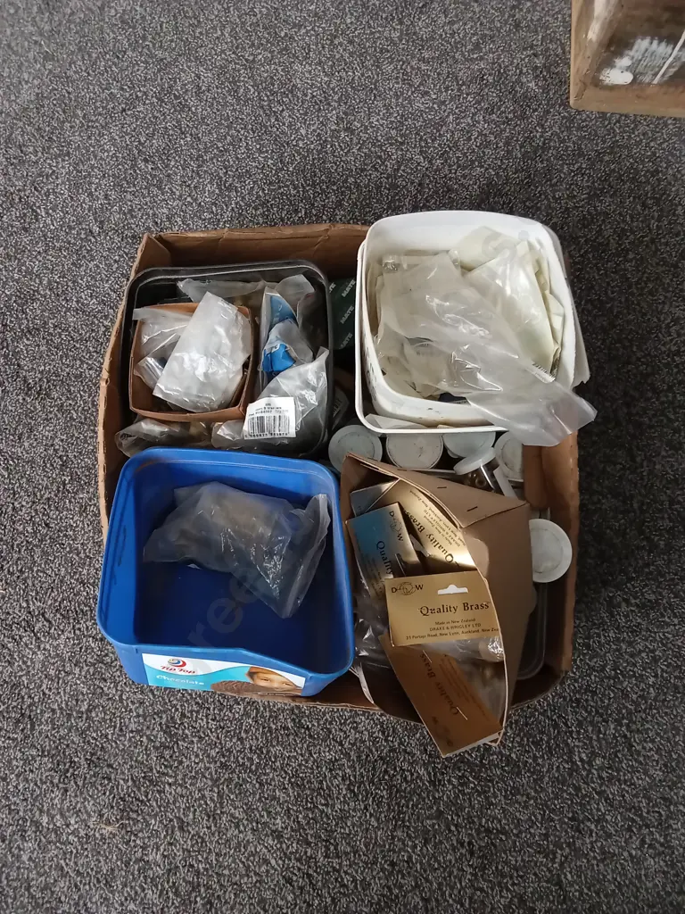 BOX OF ASSORTED HARDWARE Image 1++