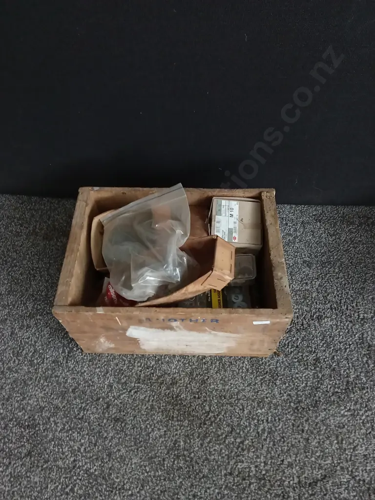 BOX OF ASSORTED HARDWARE Image 1++