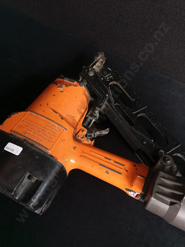 PNEUMATIC NAIL / STAPLE GUN MARKED 31 MADE IN ITALY Image 1++