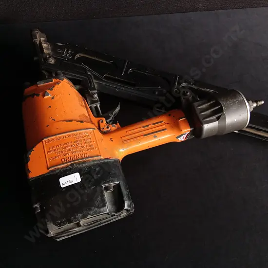 PNEUMATIC NAIL / STAPLE GUN MARKED 31 MADE IN ITALY