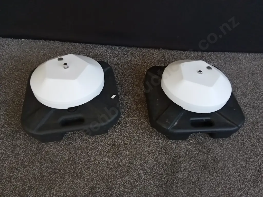 2 FILLABLE PLASTIC BASE Image 1++