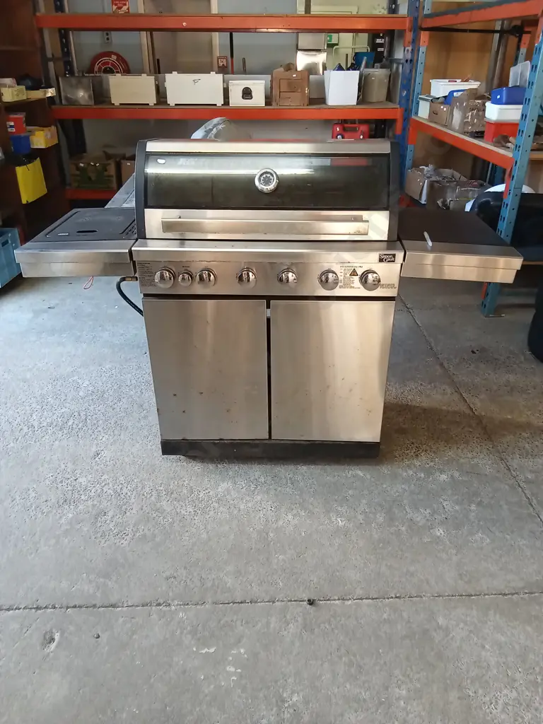 SIMON GAULT 6 BURNER BBQ WITH GLASS VIEWING WINDOW AND SIDE BURNER NO GAS BOTTLE Image 1++