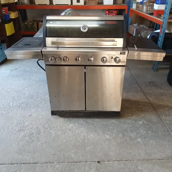 SIMON GAULT 6 BURNER BBQ WITH GLASS VIEWING WINDOW AND SIDE BURNER NO GAS BOTTLE