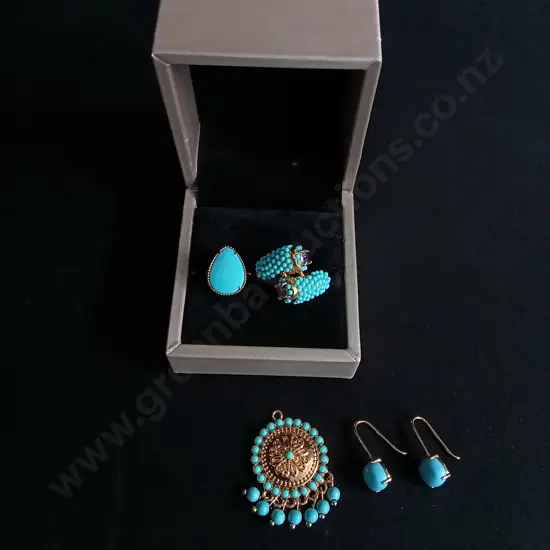 5 PIECES TURQUOISE JEWELLERY, INCLUDING PENDANT, 2 RINGS AND PAIR OF EARRINGS