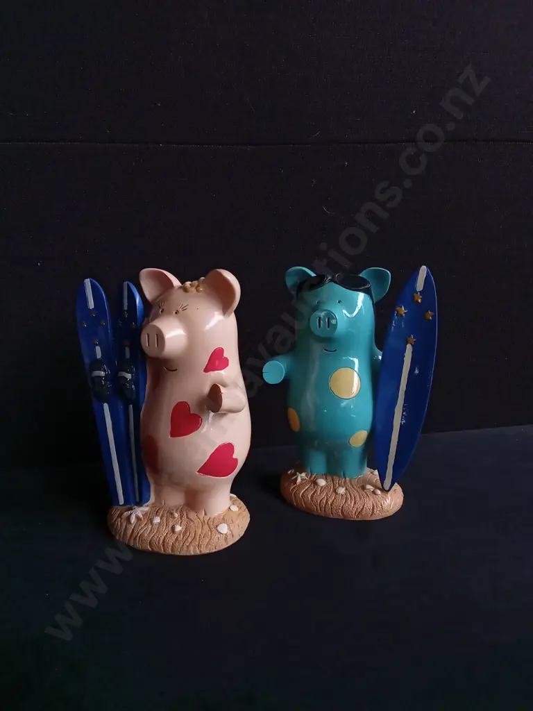 2 PIECES VINTAGE PIGGY BANKS Image 1++
