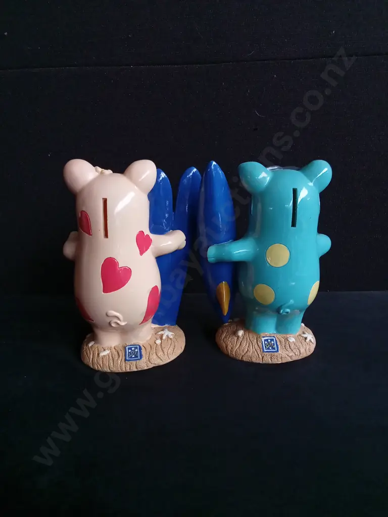 2 PIECES VINTAGE PIGGY BANKS Image 1++
