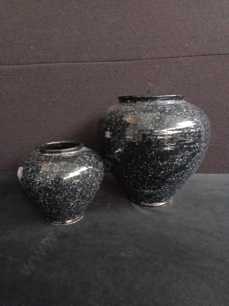 PAIR OF VASES Image 1++