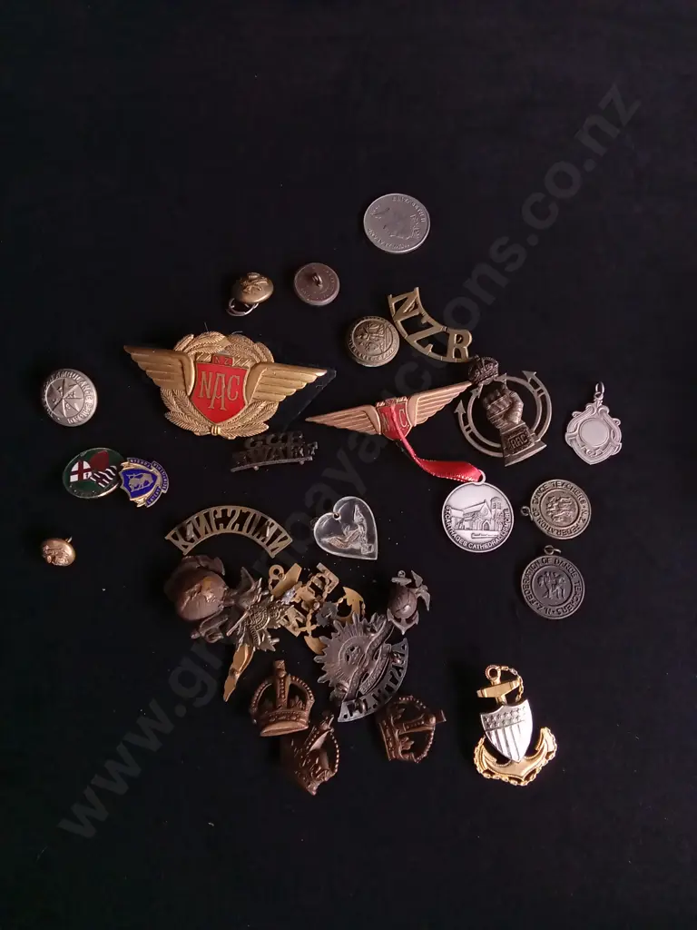 MIX OF VINTAGE MEDALS, PINS AND BUTTONS INCLUDING NATIONAL AIRWAYS WINGS Image 1++