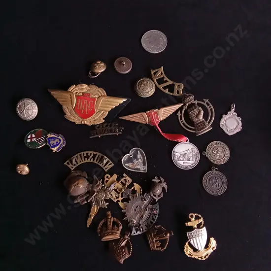 MIX OF VINTAGE MEDALS, PINS AND BUTTONS INCLUDING NATIONAL AIRWAYS WINGS