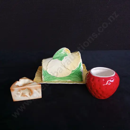 3 DECORATIVE KITCHEN ITEMS