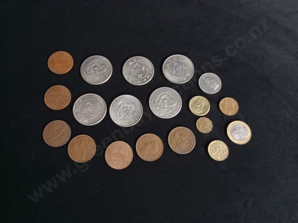 COLLECTION OF FOREIGN COINS Image 1++
