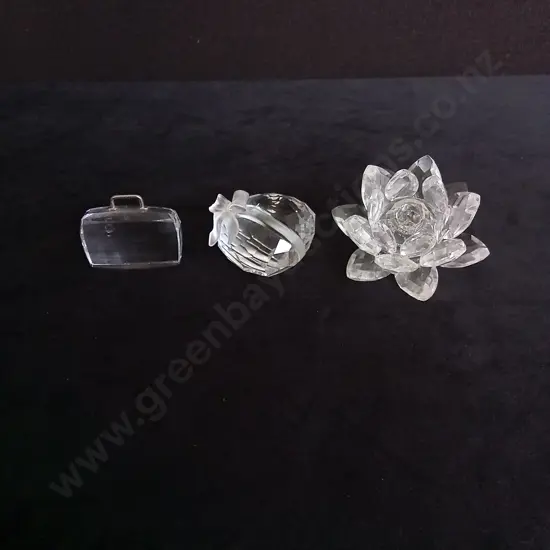 3 SWAROVSKI CRYSTALS