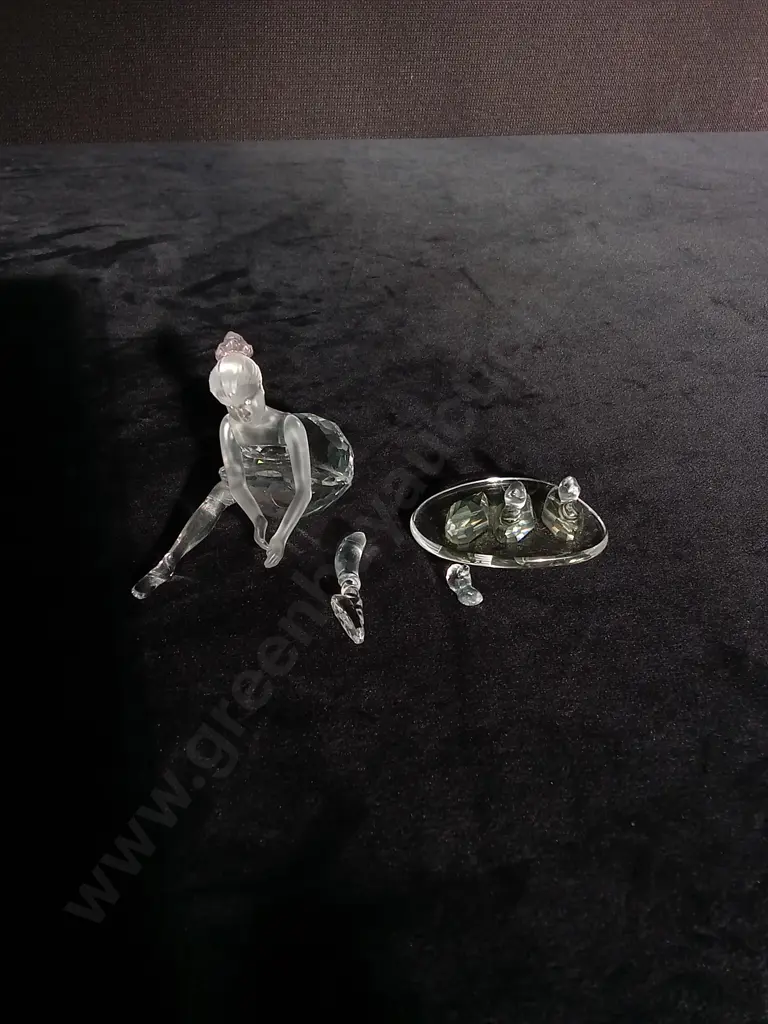 2 SWAROVSKI CRYSTALS WITH A BROKEN PART Image 1++