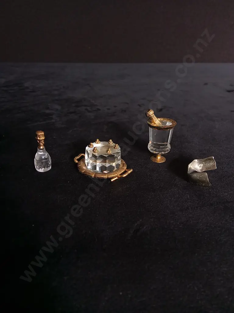 3 SWAROVSKI CRYSTALS 2 PARTS OF THE CAKE BROKEN OFF Image 1++
