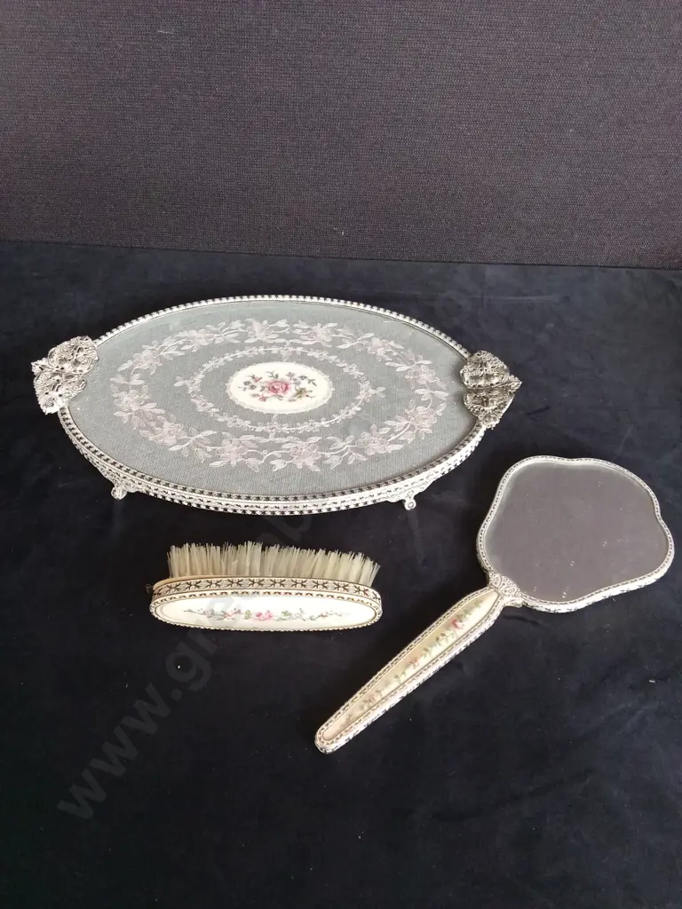 VINTAGE 3 PIECE DRESSING TABLE VANITY SET Image 1++