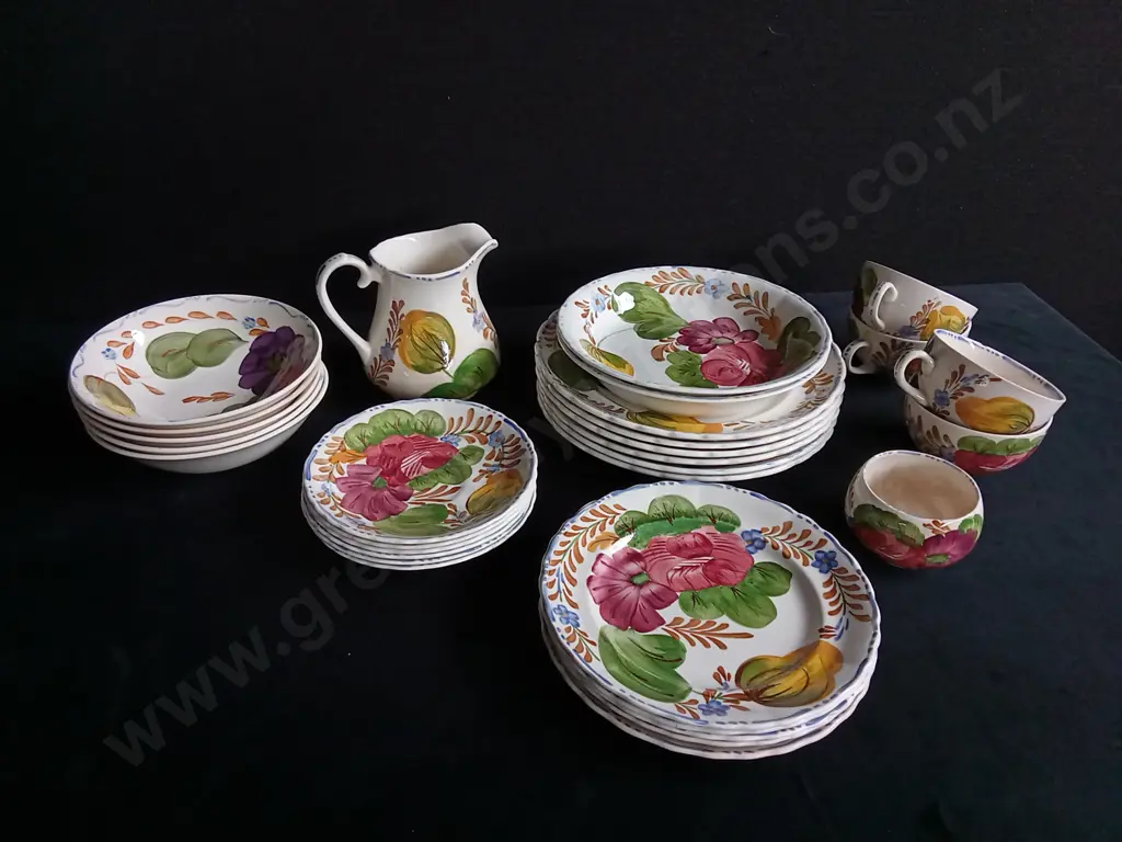 30 PIECE BELLE FIORE SOLIAN WARE SET Image 1++