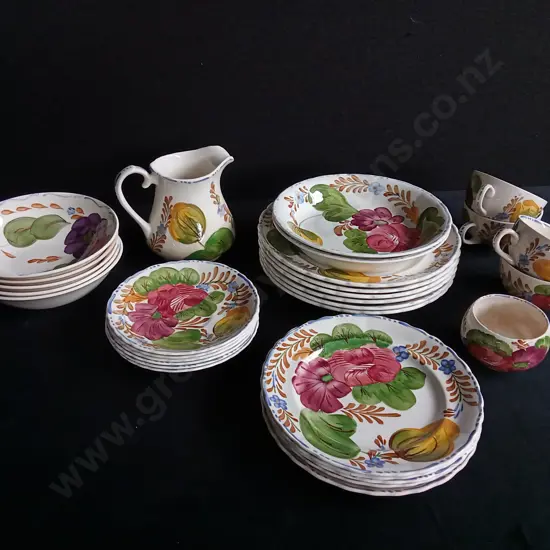 30 PIECE BELLE FIORE SOLIAN WARE SET