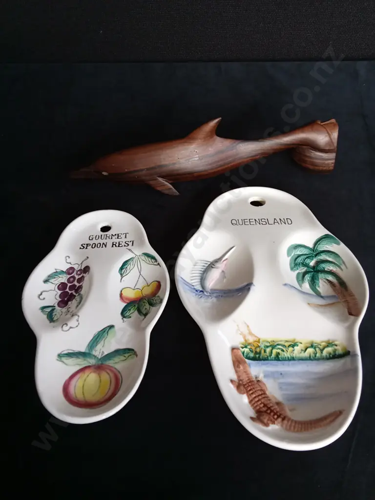 2 SPOON RESTS AND A WOODEN DOLPHIN Image 1++
