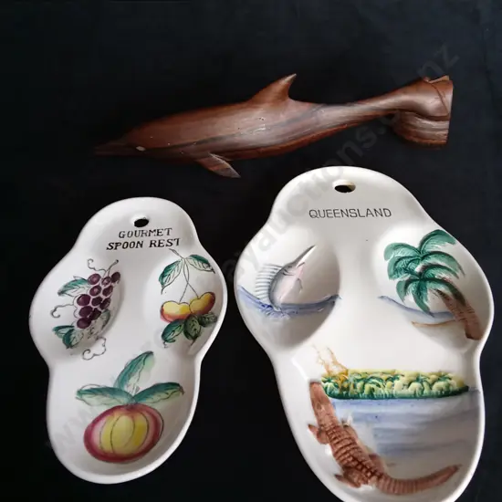 2 SPOON RESTS AND A WOODEN DOLPHIN