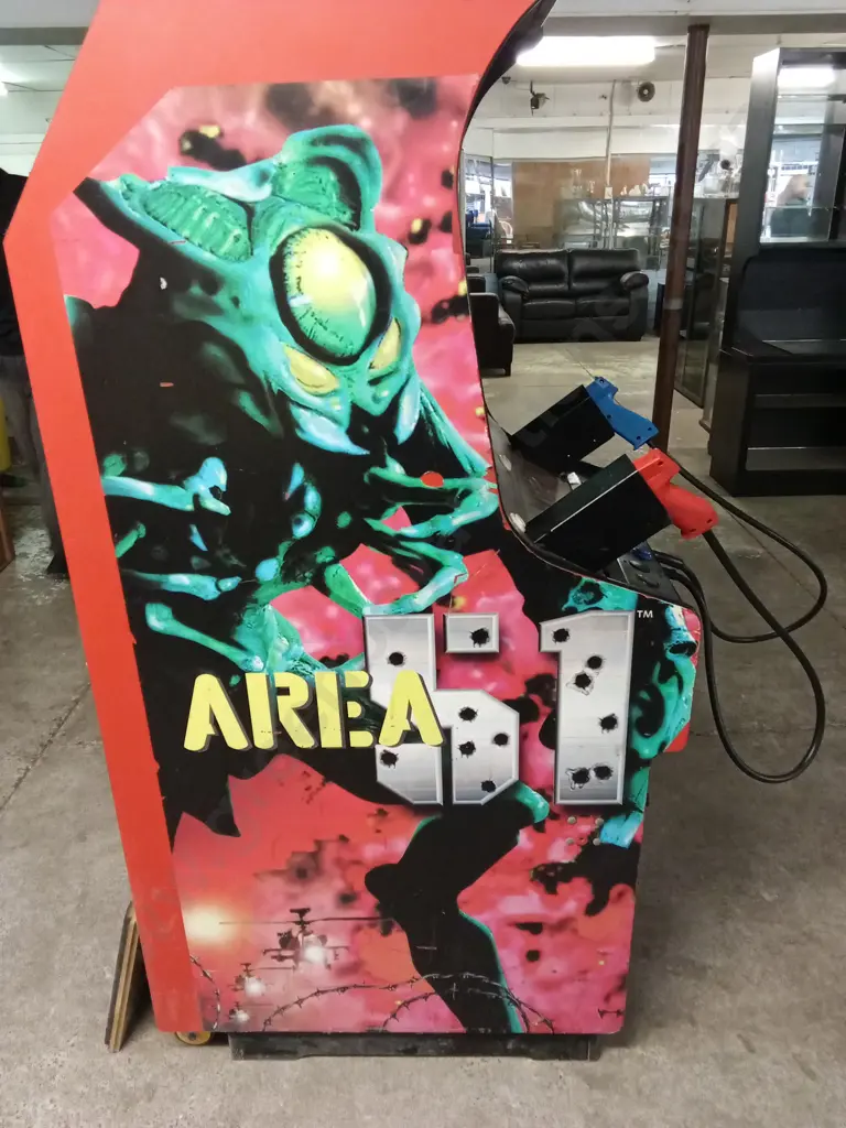 FULL SIZE "AREA 51" ARCADE GAME - WITH ORIGINAL CRT SCREEN - TESTED WORKS AND PLAYS, SET TO FREEPLAY Image 1++