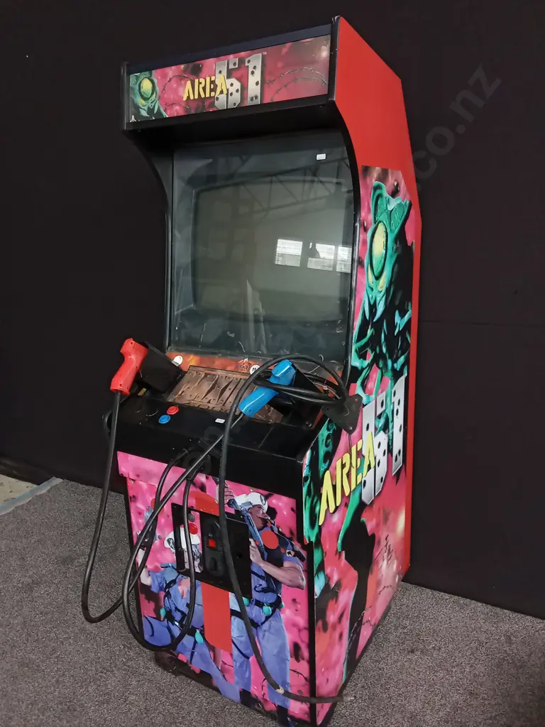 FULL SIZE "AREA 51" ARCADE GAME - WITH ORIGINAL CRT SCREEN - TESTED WORKS AND PLAYS, SET TO FREEPLAY Image 1++