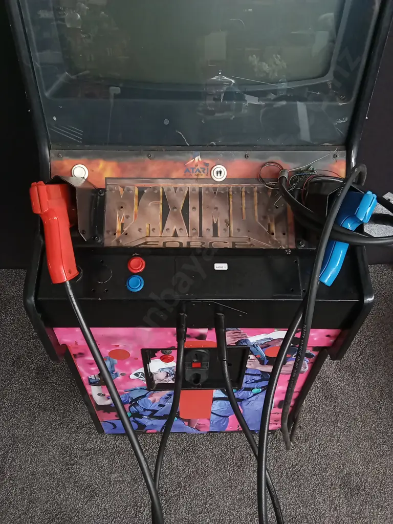 FULL SIZE "AREA 51" ARCADE GAME - WITH ORIGINAL CRT SCREEN - TESTED WORKS AND PLAYS, SET TO FREEPLAY Image 1++