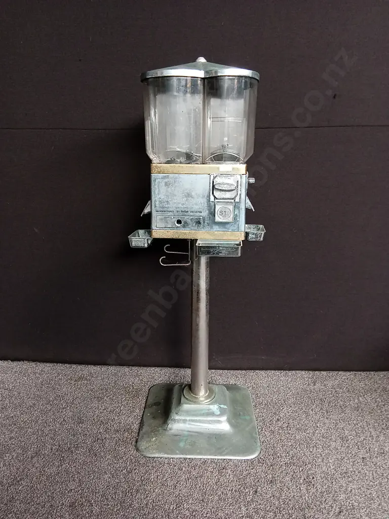 VINTAGE COOL SPOT 4 COMPARTMENT CANDY VENDING MACHINE Image 1++