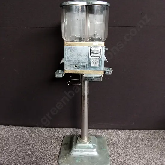 VINTAGE COOL SPOT 4 COMPARTMENT CANDY VENDING MACHINE