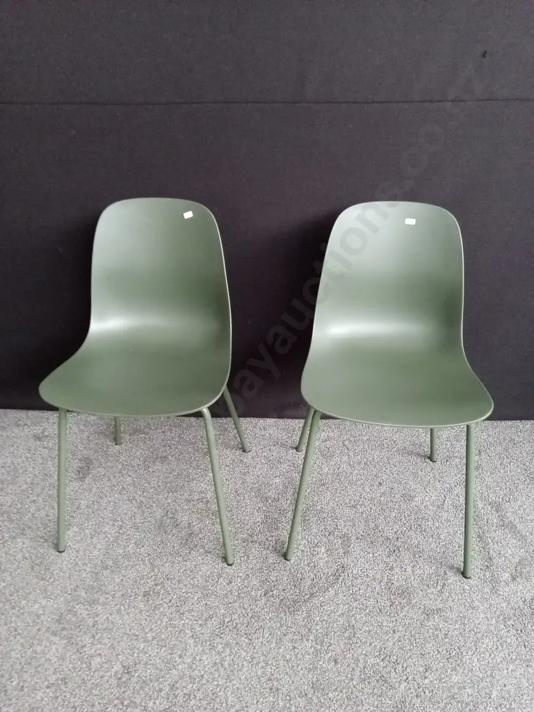 EXTENDIBLE TABLE WITH BENCH SEAT AND 2 GREEN DINING CHAIRS EXTENDED TABLE L1.625 H75CM BRAND NEW EX-SHOWHOME Image 1++