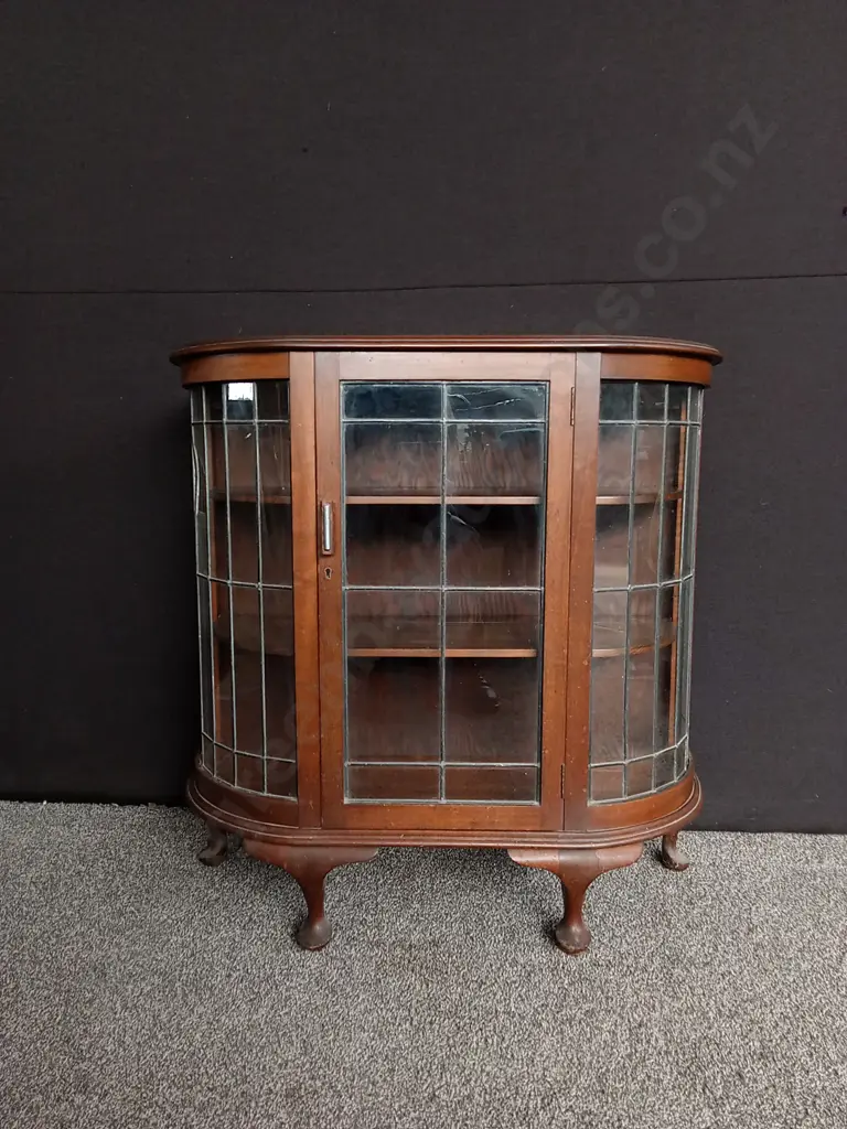 VINTAGE ART DECO MAHOGANY DISPLAY CABINET ONE BROKEN GLASS PANEL AS PICTURED Image 1++