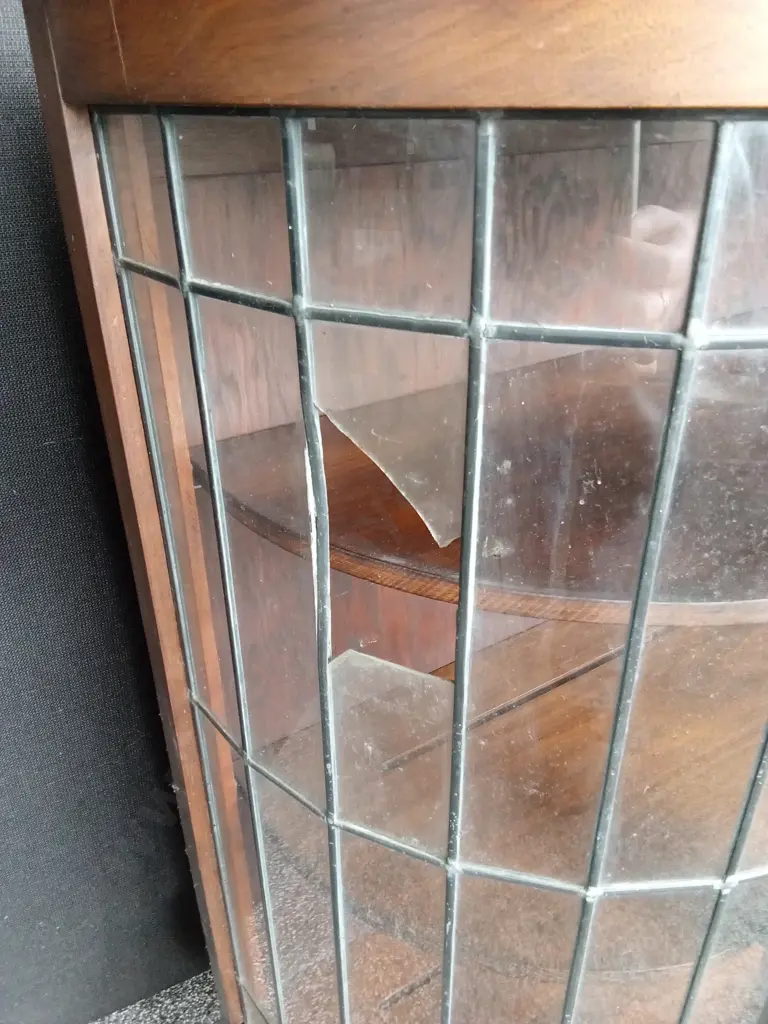 VINTAGE ART DECO MAHOGANY DISPLAY CABINET ONE BROKEN GLASS PANEL AS PICTURED Image 1++
