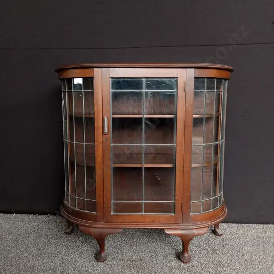 VINTAGE ART DECO MAHOGANY DISPLAY CABINET ONE BROKEN GLASS PANEL AS PICTURED