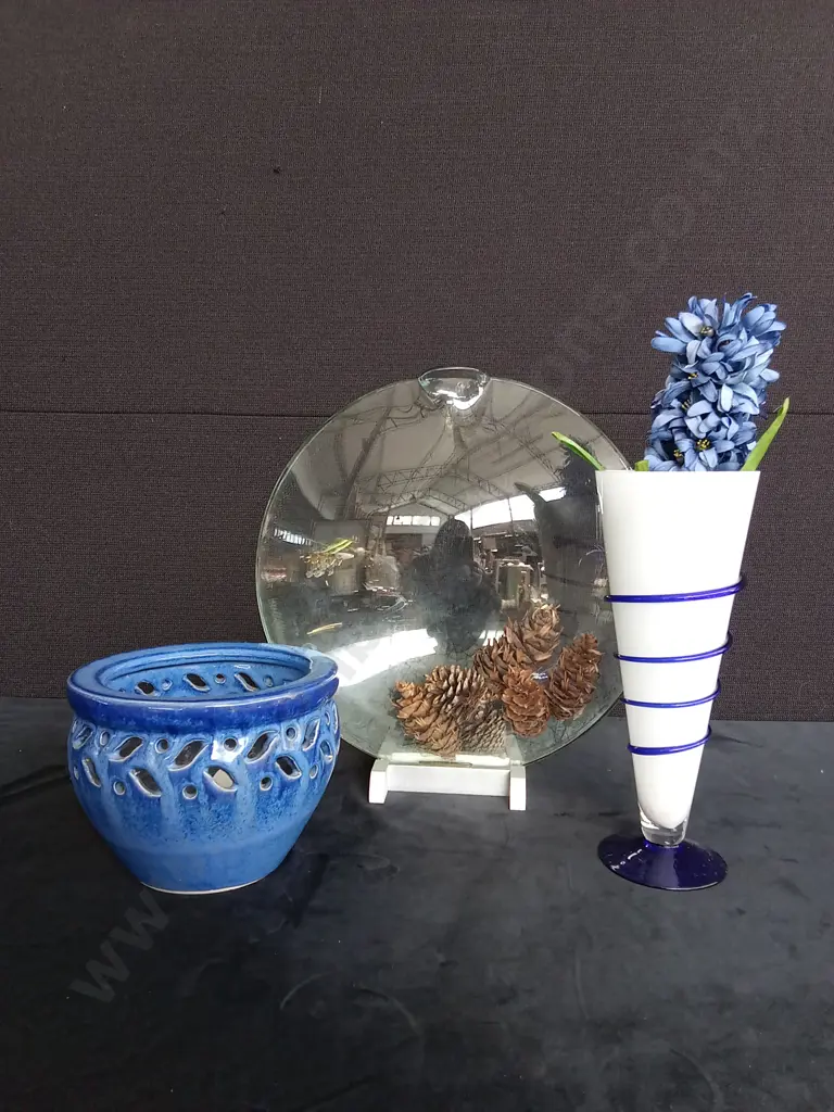 3 DECORATIVE ITEMS Image 1++