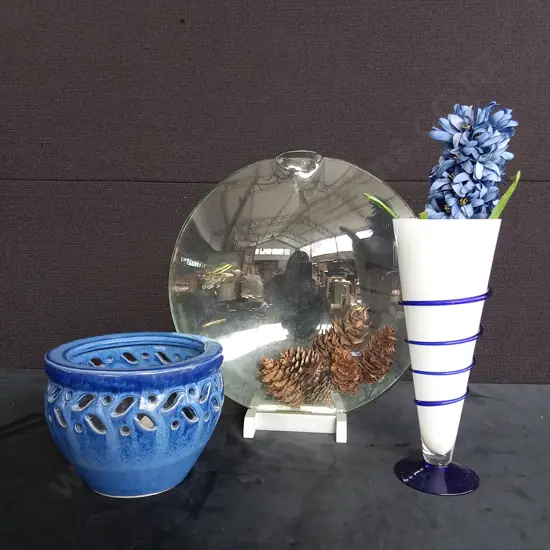 3 DECORATIVE ITEMS