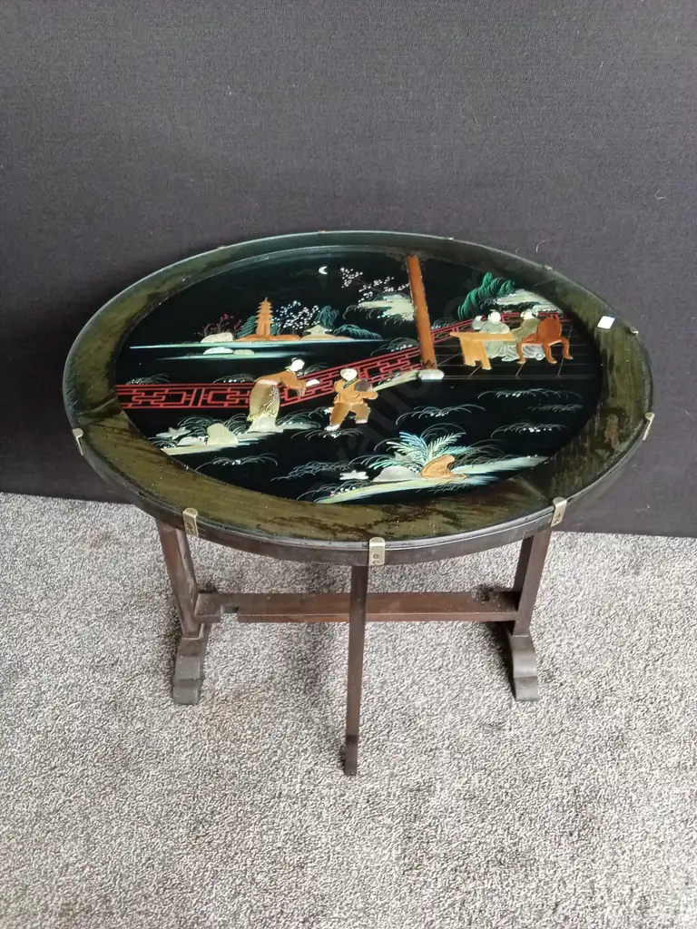 20TH-CENTURY ROUND WOODEN TABLE WITH A PAINTED TO UNDER GLASS H61CM L60CM Image 1++