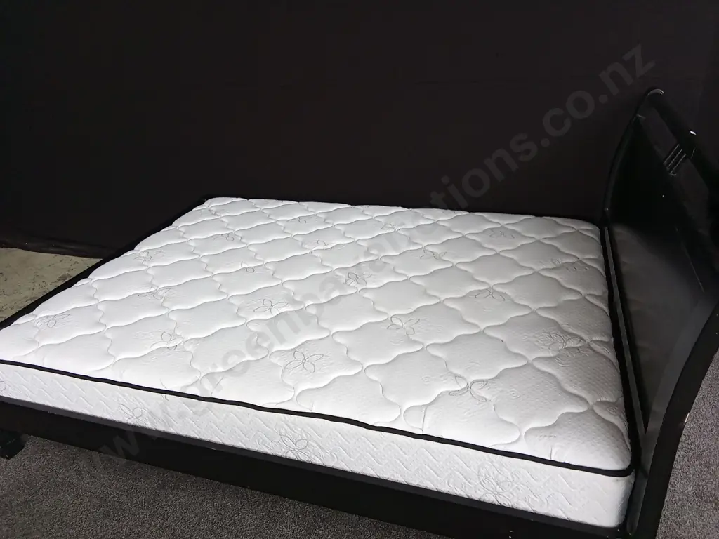 BLACK WOODEN QUEEN BEDFRAME AND MATRESS Image 1++