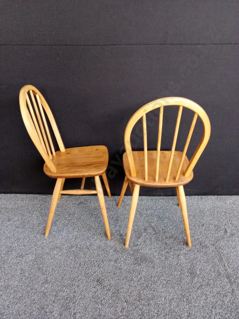 4 WOODEN CHAIRS Image 1++