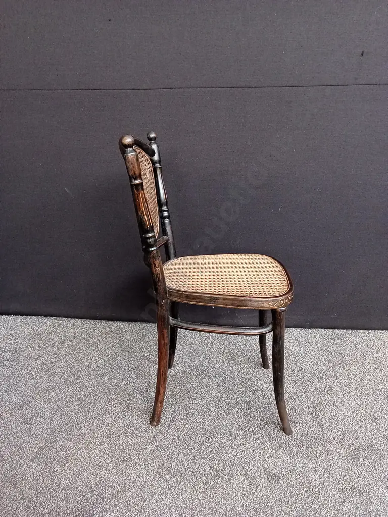 ANTIQUE BENTWOOD CHAIR Image 1++