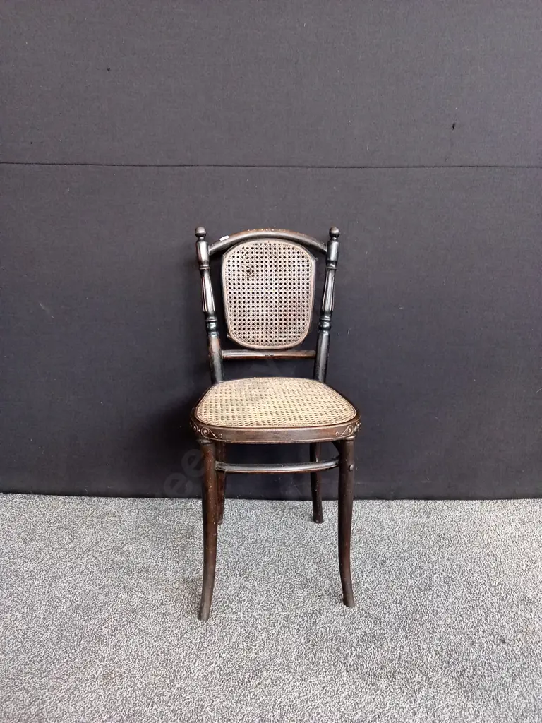 ANTIQUE BENTWOOD CHAIR Image 1++