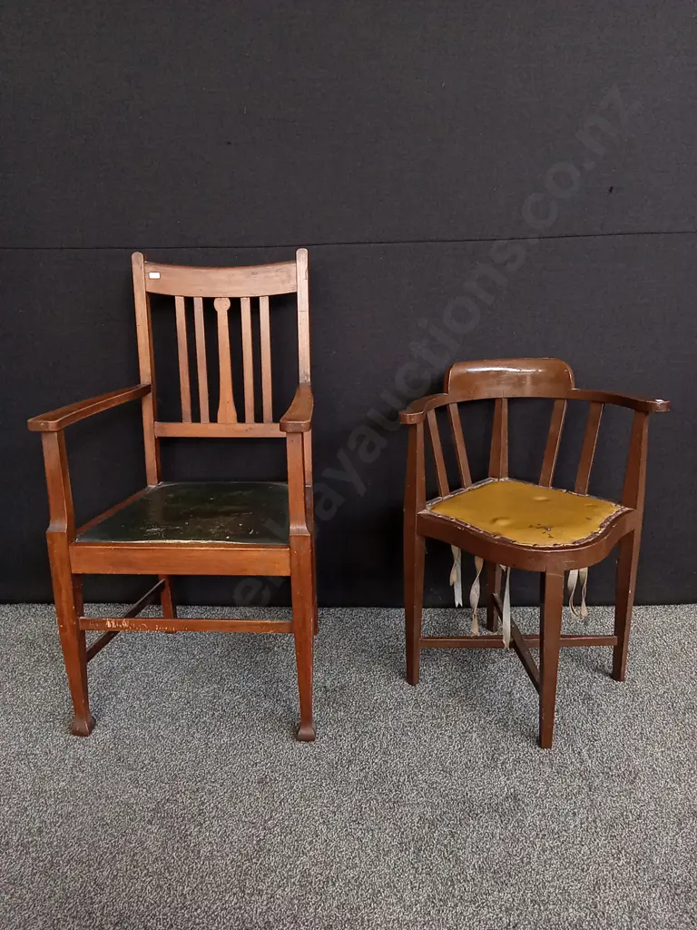 2 ANTIQUE STAINED WOODEN CHAIRS Image 1++