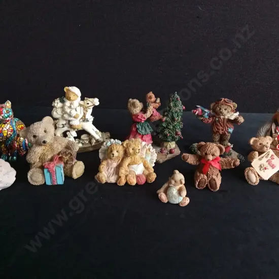 11 PIECES VINTAGE MIX OF DECORATIVE FIGURINES