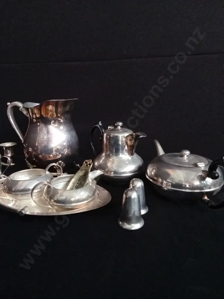 COLLECTION OF VINTAGE SILVER PLATED ITEMS Image 1++
