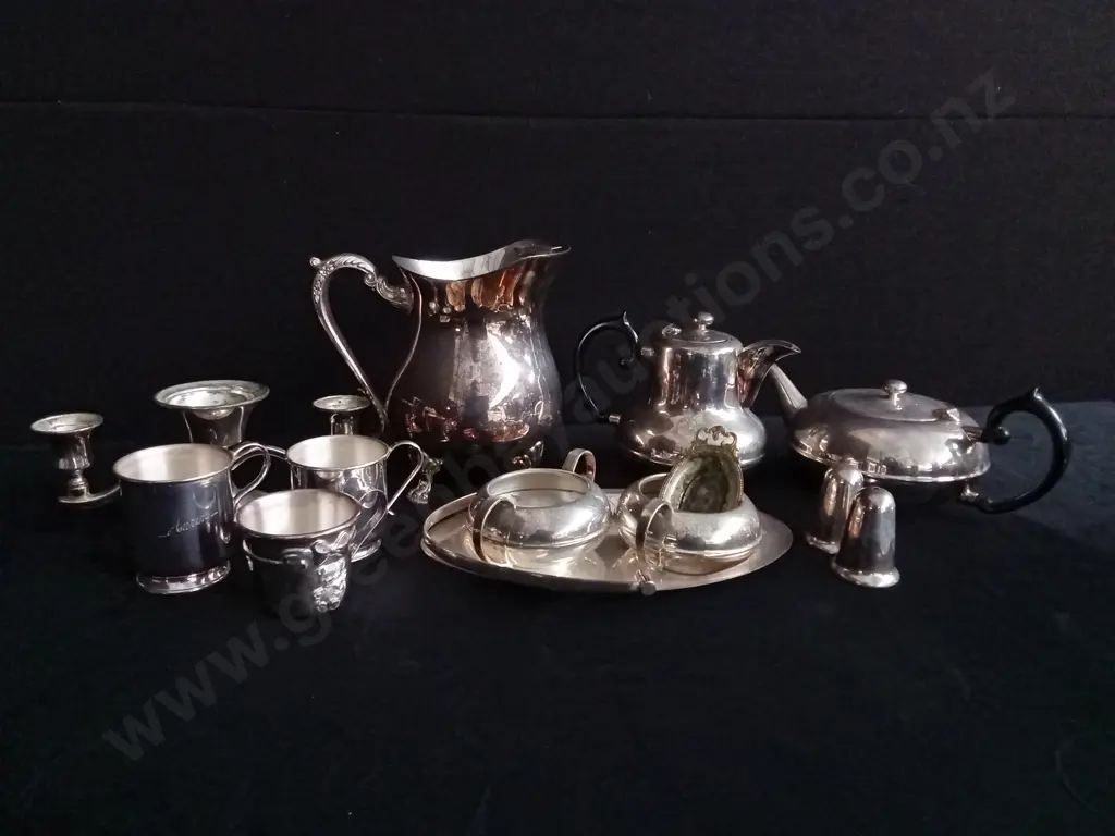 COLLECTION OF VINTAGE SILVER PLATED ITEMS Image 1++