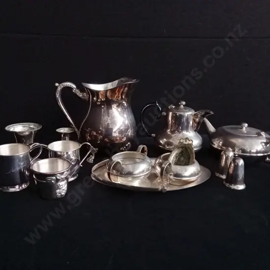 COLLECTION OF VINTAGE SILVER PLATED ITEMS