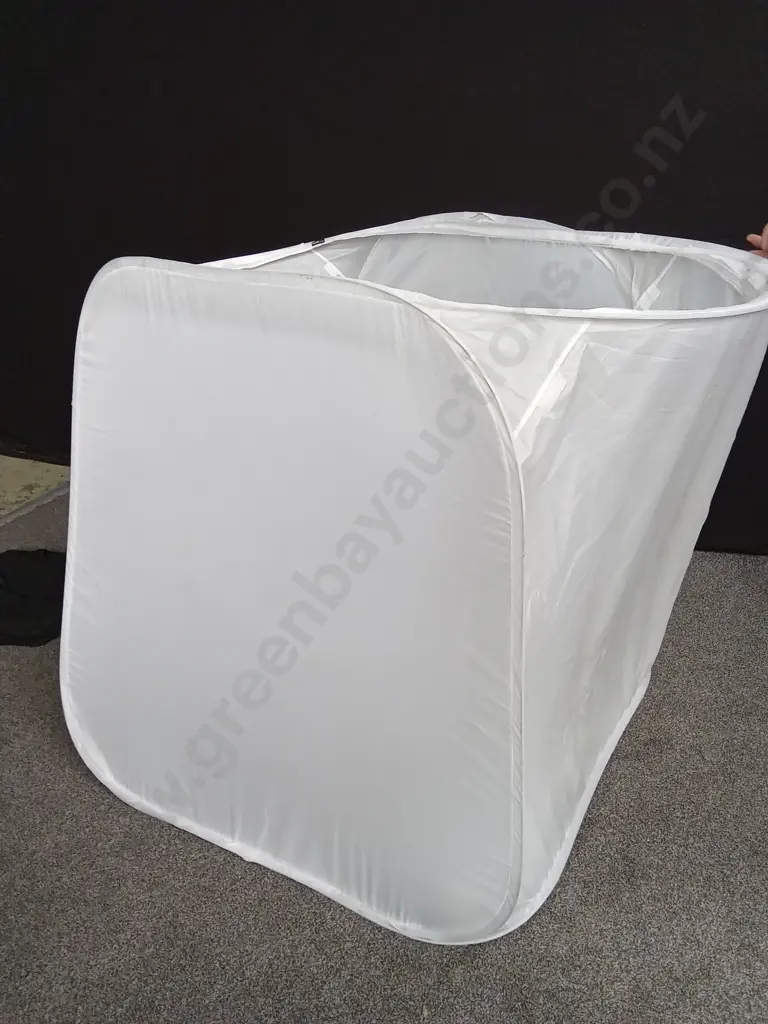 COLLAPSIBLE LIGHT TENT FOR PHOTOGRAPHY IN CARRIER BAG Image 1++