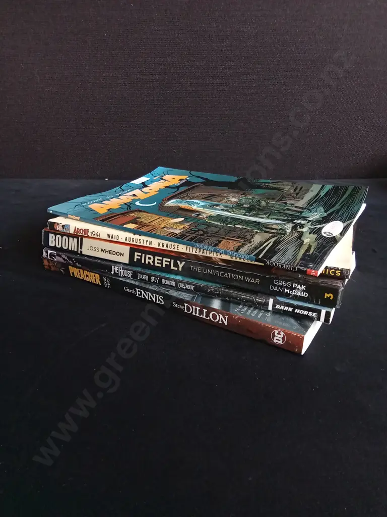 5 PIECES MIX OF COMIC BOOKS Image 1++
