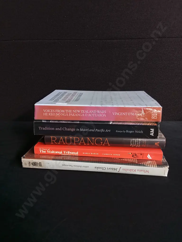 5 PIECES MAORI BOOKS Image 1++
