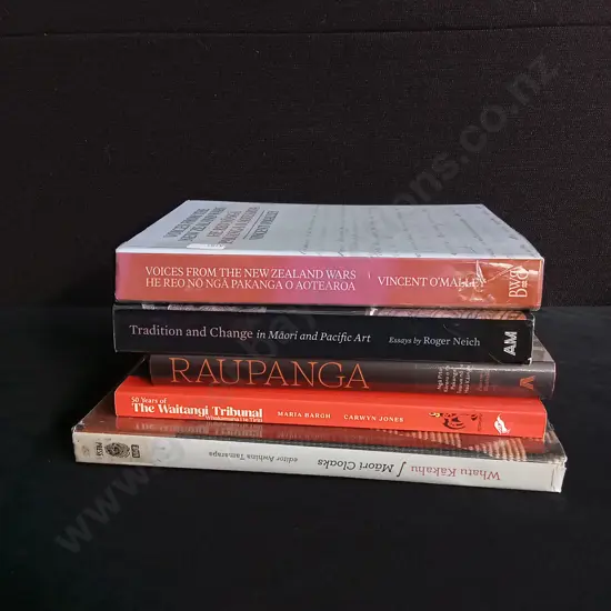5 PIECES MAORI BOOKS