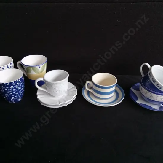 11 PIECES MIX OF CUPS AND SAUCERS